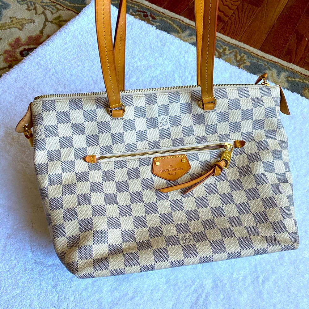 Louis Vuitton Bags./ Damier Azur Lena PM Zip tote
